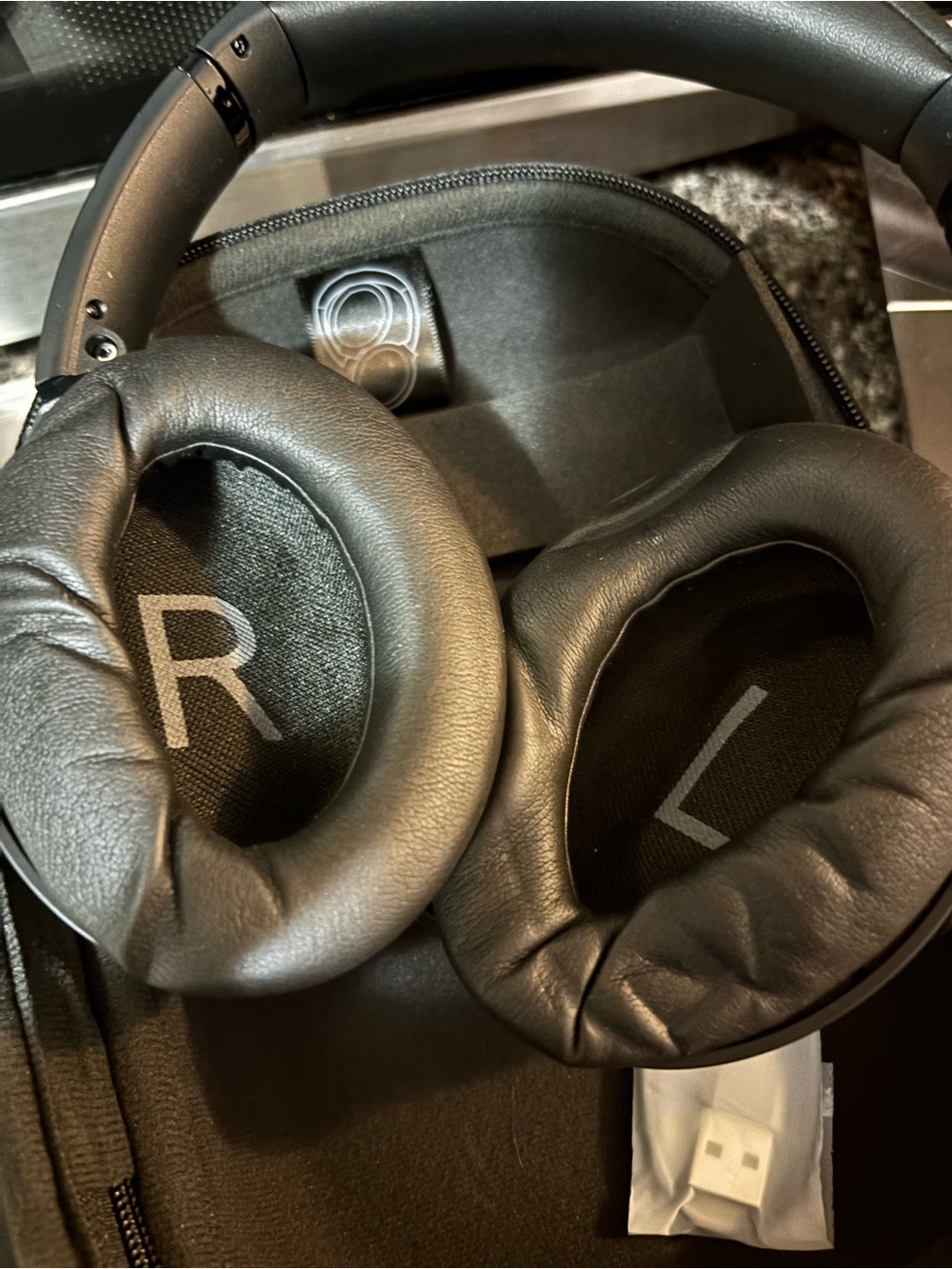 Bose QuietComfort Over-Ear Headphones - Black - Picture 2 of 4